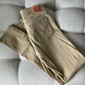 711 Skinny Levi’s in Khaki (W27xL30)